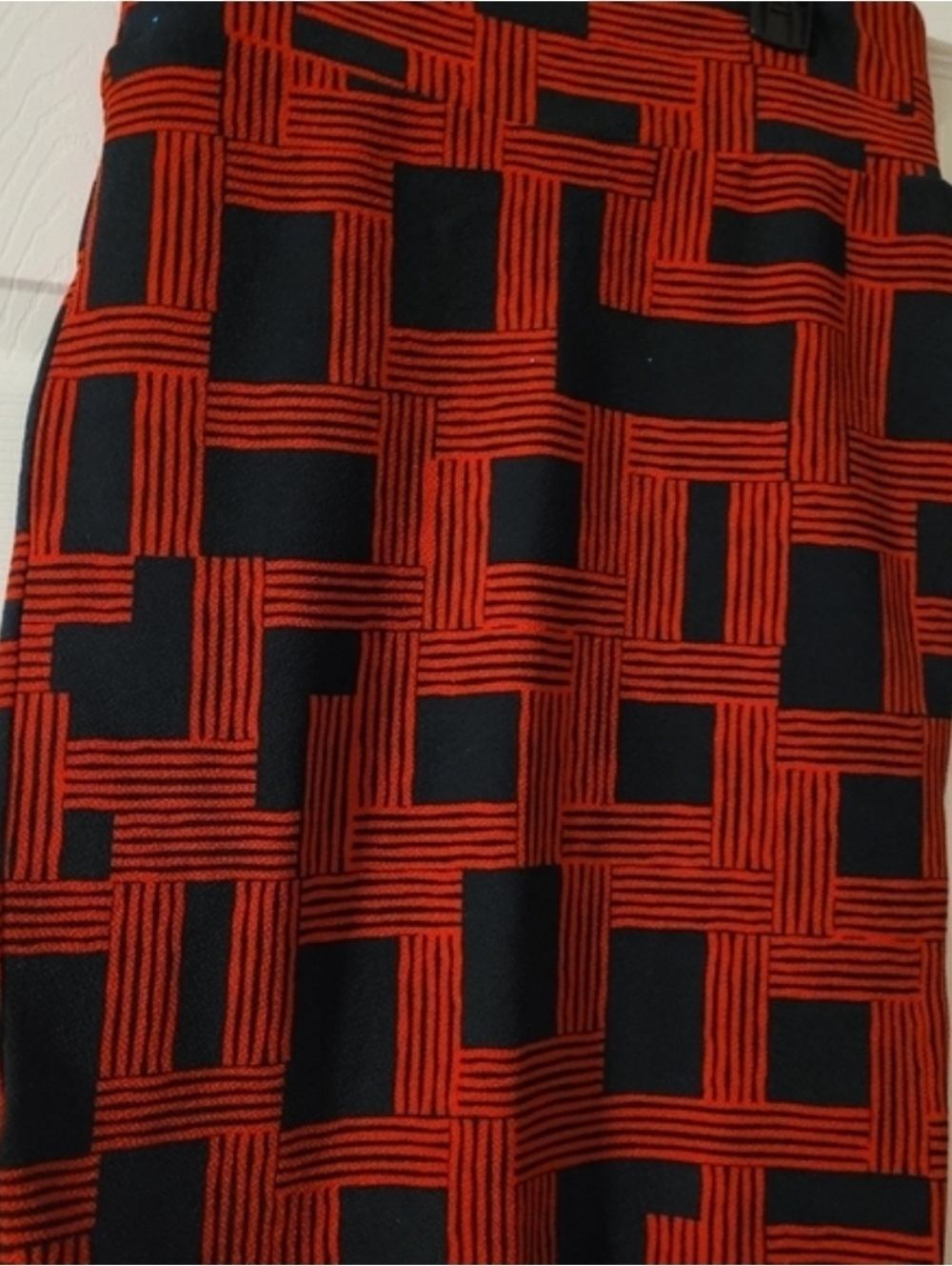 Stylish Red and Dark Green Geometric Skirt - Picture 5 of 5